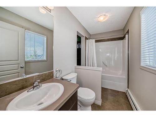 16 Auburn Bay Common Se, Calgary, AB - Indoor Photo Showing Bathroom