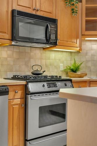 304-1315 12 Avenue Sw, Calgary, AB - Indoor Photo Showing Kitchen