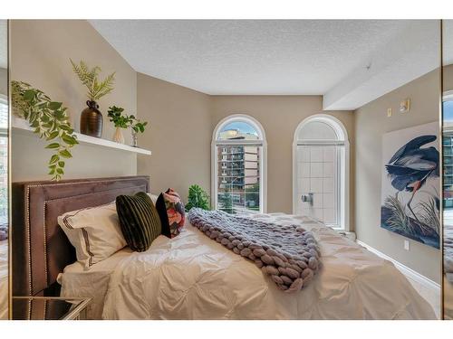 304-1315 12 Avenue Sw, Calgary, AB - Indoor Photo Showing Bedroom