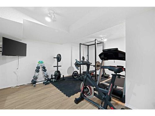 454 21 Avenue Nw, Calgary, AB - Indoor Photo Showing Gym Room