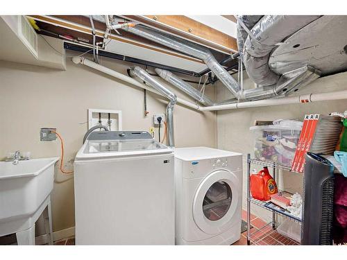 454 21 Avenue Nw, Calgary, AB - Indoor Photo Showing Laundry Room