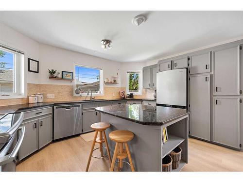 454 21 Avenue Nw, Calgary, AB - Indoor Photo Showing Kitchen