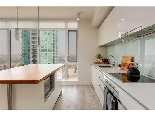 2204-1188 3 Street Se, Calgary, AB - Indoor Photo Showing Kitchen