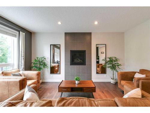 599 Panora Way Nw, Calgary, AB - Indoor Photo Showing Living Room