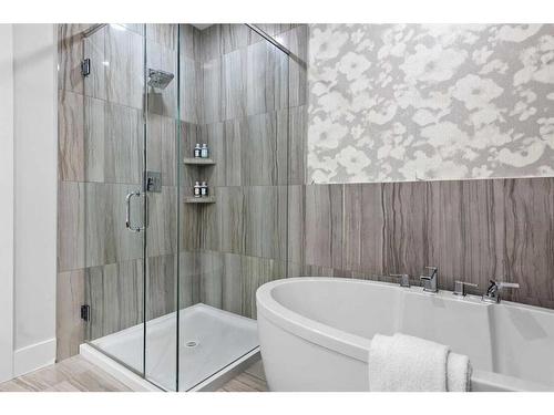 306-33 Burma Star Road Sw, Calgary, AB - Indoor Photo Showing Bathroom