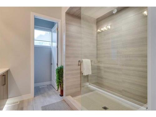 164 Cranbrook Drive Se, Calgary, AB - Indoor Photo Showing Bathroom