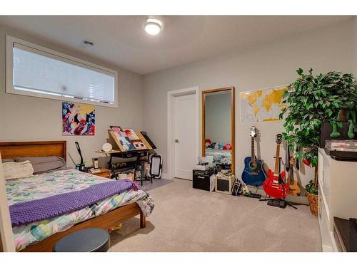 164 Cranbrook Drive Se, Calgary, AB - Indoor Photo Showing Bedroom
