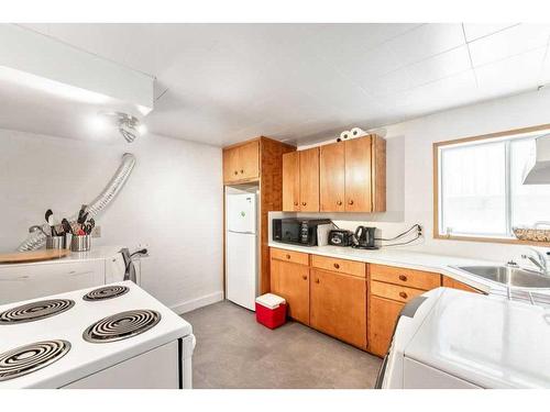 1122 22 Avenue Nw, Calgary, AB - Indoor Photo Showing Kitchen