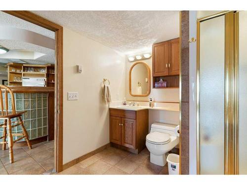 255030 84 Street Ne, Rural Rocky View County, AB - Indoor Photo Showing Bathroom