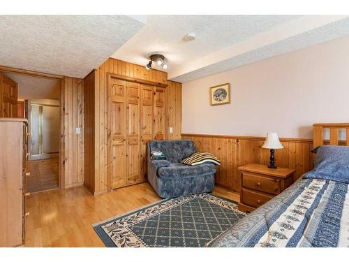 255030 84 Street Ne, Rural Rocky View County, AB - Indoor Photo Showing Bedroom