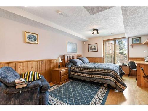 255030 84 Street Ne, Rural Rocky View County, AB - Indoor Photo Showing Bedroom