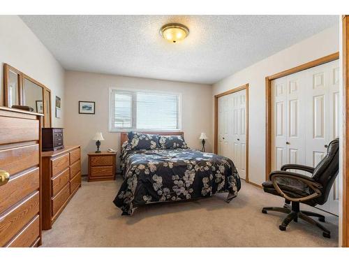 255030 84 Street Ne, Rural Rocky View County, AB - Indoor Photo Showing Bedroom