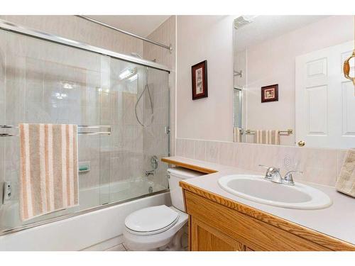 255030 84 Street Ne, Rural Rocky View County, AB - Indoor Photo Showing Bathroom