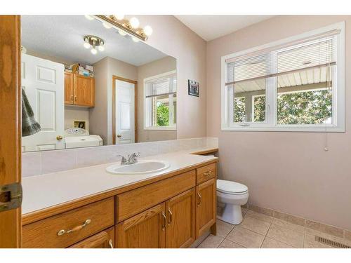 255030 84 Street Ne, Rural Rocky View County, AB - Indoor Photo Showing Bathroom