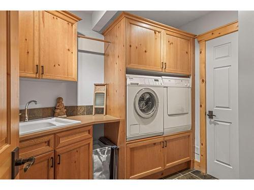 116 Eagle Terrace Road, Canmore, AB - Indoor Photo Showing Laundry Room