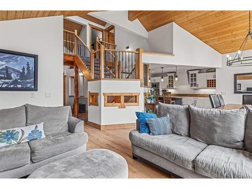 116 Eagle Terrace Road, Canmore, AB - Indoor Photo Showing Living Room