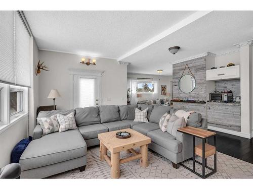 45 Lone Pine Crescent, Rural Rocky View County, AB - Indoor Photo Showing Living Room