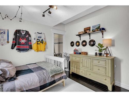 45 Lone Pine Crescent, Rural Rocky View County, AB - Indoor Photo Showing Bedroom