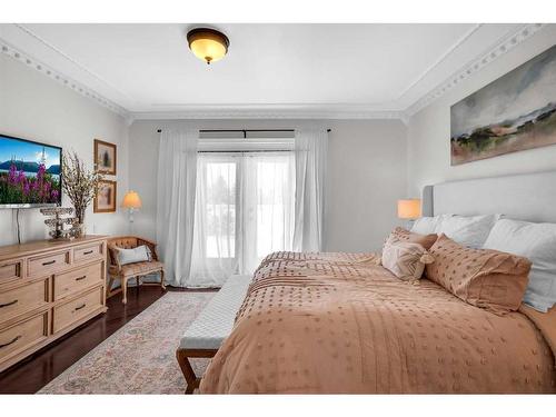 45 Lone Pine Crescent, Rural Rocky View County, AB - Indoor Photo Showing Bedroom