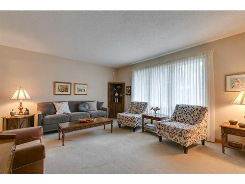 506 Silvergrove Drive Nw, Calgary, AB - Indoor Photo Showing Living Room