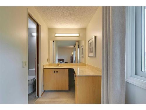 506 Silvergrove Drive Nw, Calgary, AB - Indoor Photo Showing Bathroom