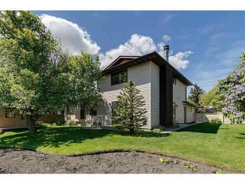 506 Silvergrove Drive Nw, Calgary, AB - Outdoor