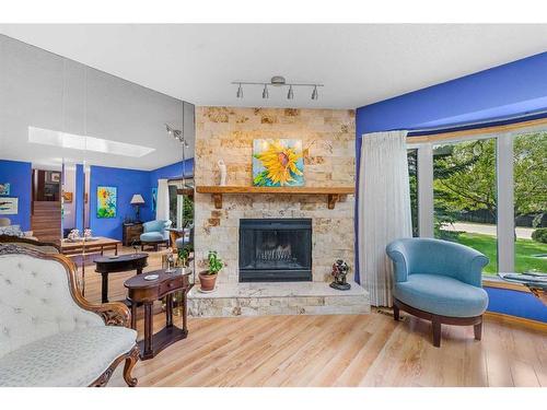 9308 26 Street Sw, Calgary, AB - Indoor Photo Showing Living Room