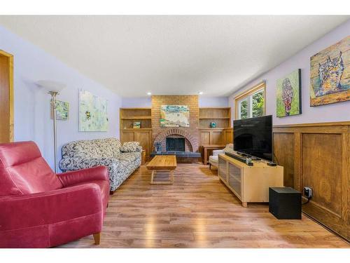 9308 26 Street Sw, Calgary, AB - Indoor Photo Showing Kitchen