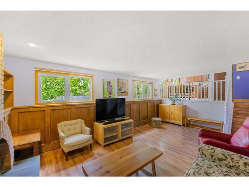 9308 26 Street Sw, Calgary, AB - Indoor Photo Showing Living Room