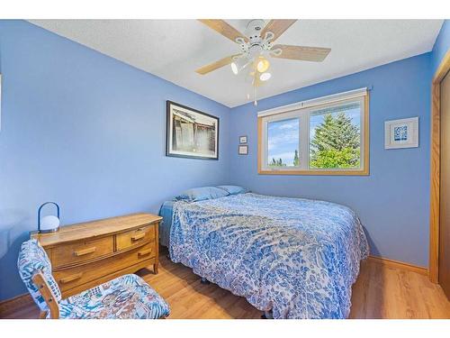 9308 26 Street Sw, Calgary, AB - Indoor Photo Showing Bedroom