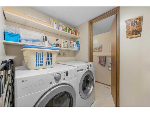 9308 26 Street Sw, Calgary, AB - Indoor Photo Showing Bedroom