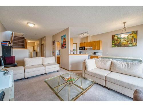140 Hamptons Link Nw, Calgary, AB - Indoor Photo Showing Living Room