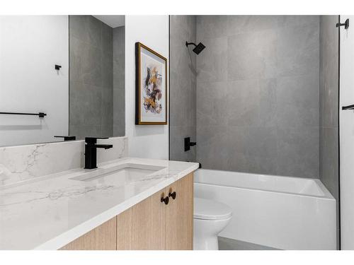 2416 32 Street Sw, Calgary, AB - Indoor Photo Showing Bathroom