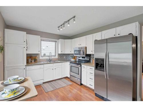 143 Sunvista Close Se, Calgary, AB - Indoor Photo Showing Dining Room