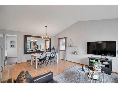 143 Sunvista Close Se, Calgary, AB - Indoor Photo Showing Living Room