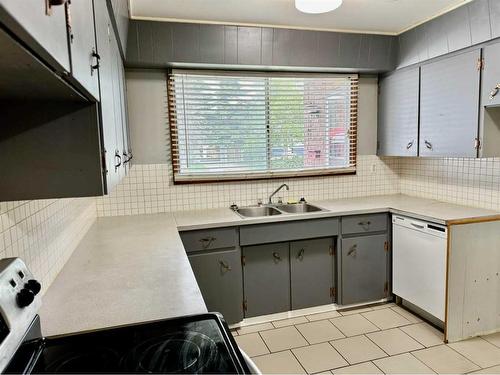 2412 44 Street Se, Calgary, AB - Indoor Photo Showing Kitchen With Double Sink