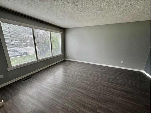 2412 44 Street Se, Calgary, AB - Indoor Photo Showing Other Room