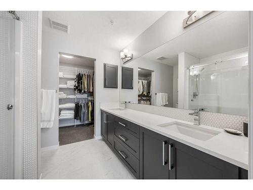 2302-19489 Main Street Se, Calgary, AB - Indoor Photo Showing Bathroom