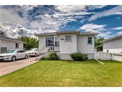 2627 33 Street SW Calgary, AB T3E 2T4