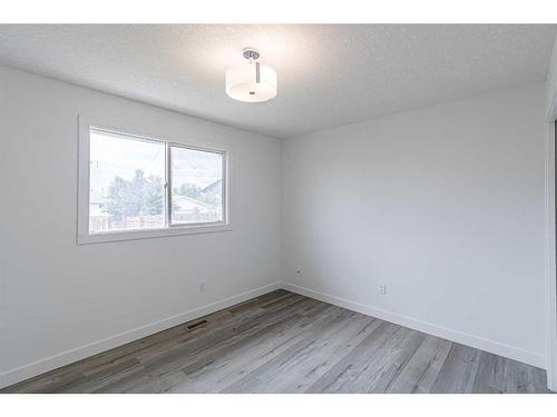 6640 Penbrooke Drive Se, Calgary, AB - Indoor Photo Showing Other Room