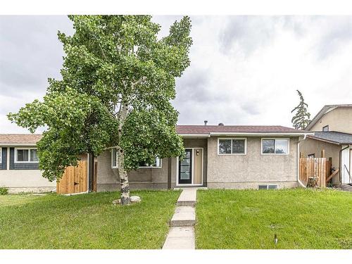 6640 Penbrooke Drive Se, Calgary, AB - Outdoor