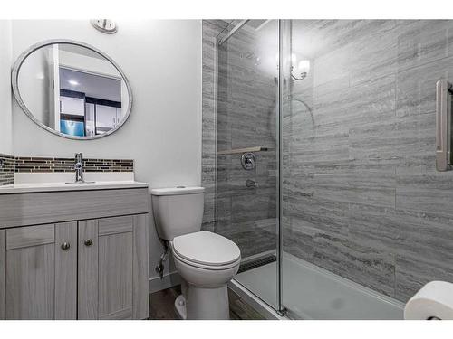 6640 Penbrooke Drive Se, Calgary, AB - Indoor Photo Showing Bathroom