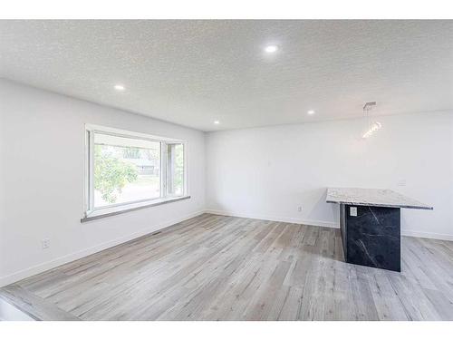 6640 Penbrooke Drive Se, Calgary, AB - Indoor Photo Showing Other Room