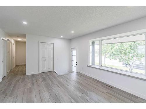 6640 Penbrooke Drive Se, Calgary, AB - Indoor Photo Showing Other Room