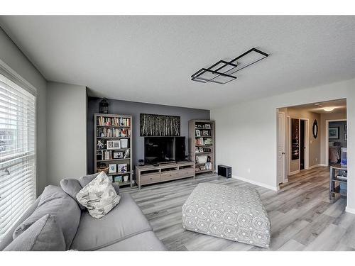 282 Auburn Glen Drive Se, Calgary, AB - Indoor Photo Showing Living Room
