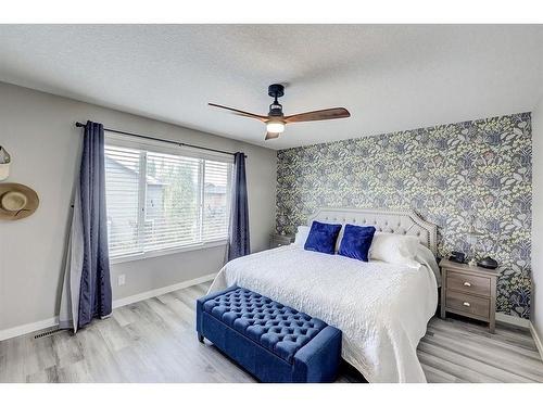 282 Auburn Glen Drive Se, Calgary, AB - Indoor Photo Showing Bedroom