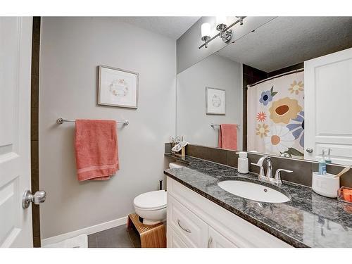 282 Auburn Glen Drive Se, Calgary, AB - Indoor Photo Showing Bathroom