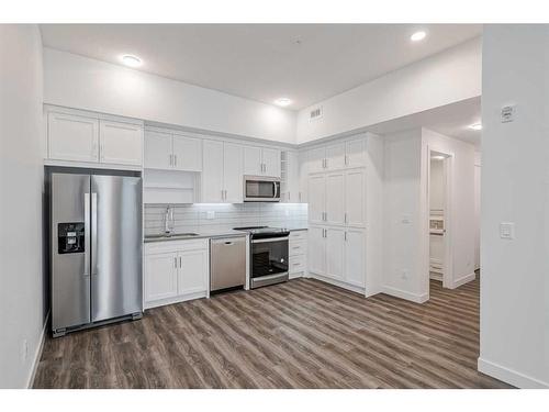 611-3932 University Avenue Nw, Calgary, AB - Indoor Photo Showing Kitchen With Stainless Steel Kitchen