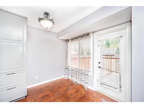 681 Coventry Drive, Calgary, AB - Indoor Photo Showing Other Room