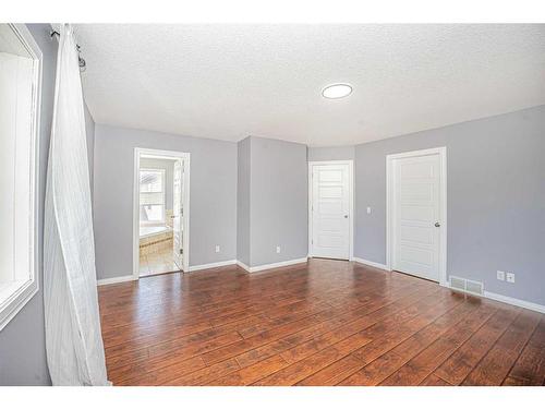 681 Coventry Drive, Calgary, AB - Indoor Photo Showing Other Room